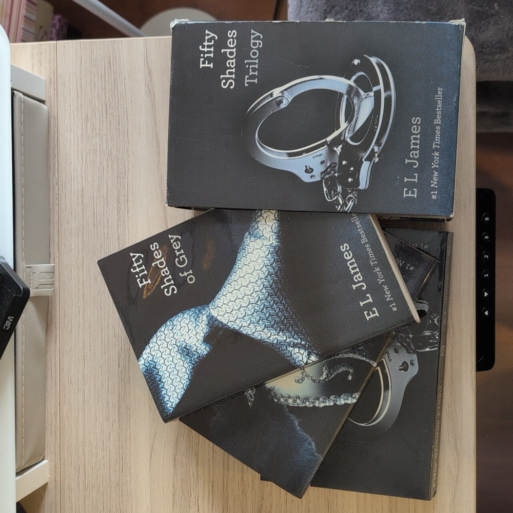 Book Set: Fifty Shades Of Gray Trilogy - E L James